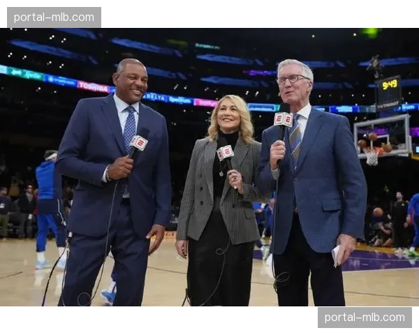 “安东尼·史密斯将担任FOX体育综合格斗分析台常驻评论员”