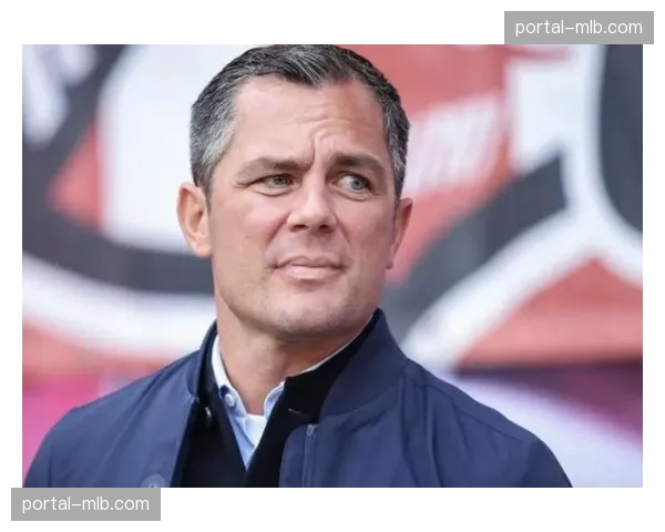 官方：拜仁主帅因战术分歧与体育总监公开会谈，引发更衣室关注